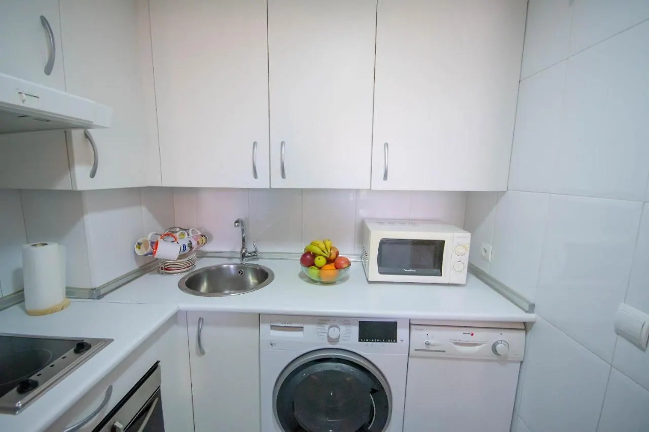 For Your Rentals Comodo Y Tranquilo Apartamento Temporal Aeropuerto Cmp9 Madrid 0*,  Spain